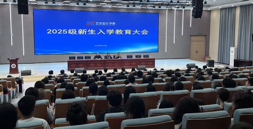 扎根地方沃土，賦能數智未來 藝術設計學院舉辦2025級新生專業教育與文化藝術交流活動